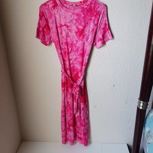 Pink and white tye dye midi length dress. Short sleeve with waist tie.